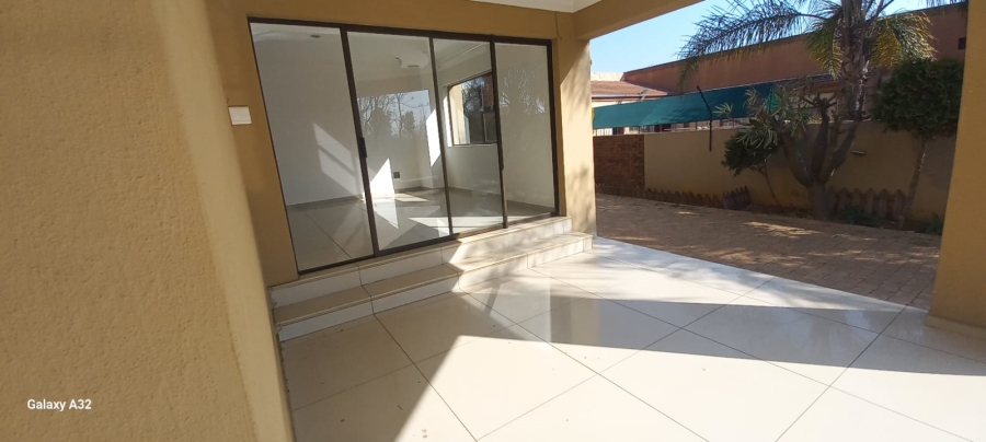 5 Bedroom Property for Sale in Birdwood Estate North West